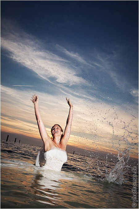 Hochzeitsfotograf Oldenburg: After Wedding Shooting für schöne Hochzeitsportraits am Strand der Nordsee (23)