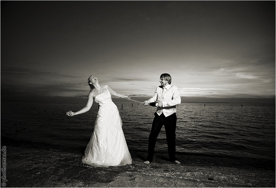 Hochzeitsfotograf Oldenburg: After Wedding Shooting für schöne Hochzeitsportraits am Strand der Nordsee (25)