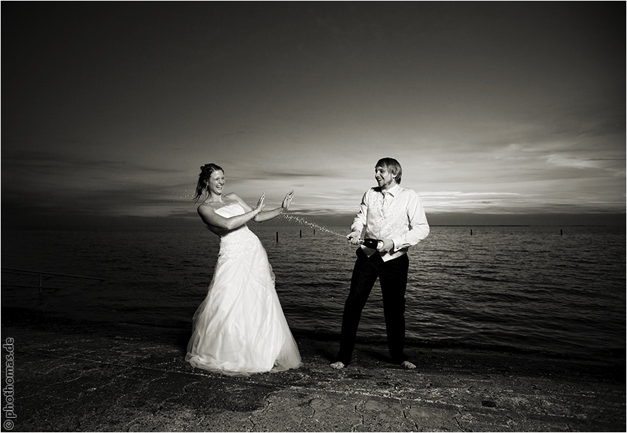 Hochzeitsfotograf Oldenburg: After Wedding Shooting für schöne Hochzeitsportraits am Strand der Nordsee (26)