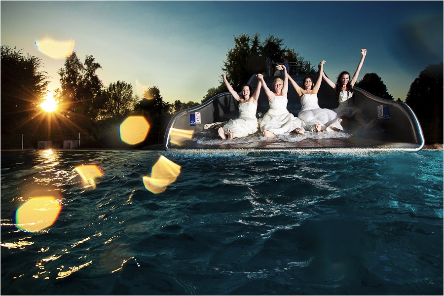 Hochzeitsfotograf Fulda: Trash the Dress mit mehreren Bräuten im Schwimmbad (10)