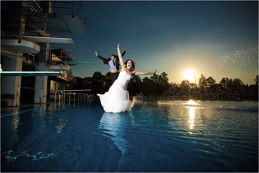 Hochzeitsfotograf Fulda: Trash the Dress mit mehreren Bräuten im Schwimmbad (12)