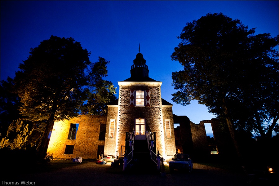 Hochzeitsfotograf Oldenburg: Hochzeitsreportage in Neukirchen-Vluyn und Hochzeitsfeier in der Schlussruine Hertefeld in Weeze (38)