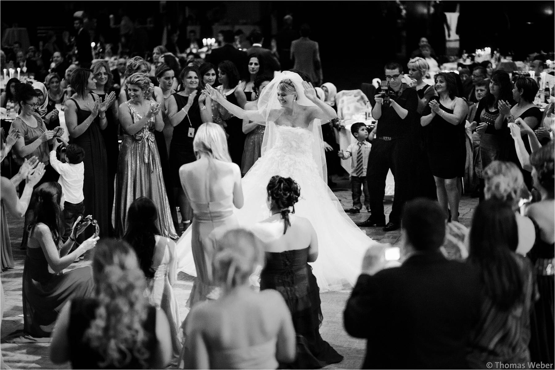 Hochzeitsfotograf Bremen: Türkische Hochzeit auf dem Lür Kropp Hof und Hochzeitsfeier im Maritim Hotel Bremen (22)