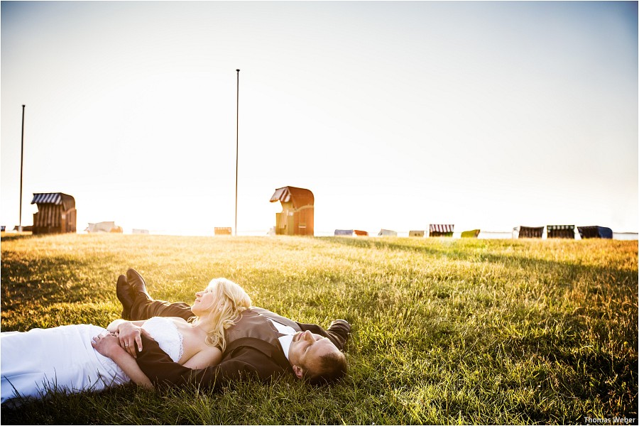 Hochzeitsfotograf Oldenburg: Hochzeitsportraits beim After-Wedding-Shooting in der Natur und am Strand von Dangast (5)