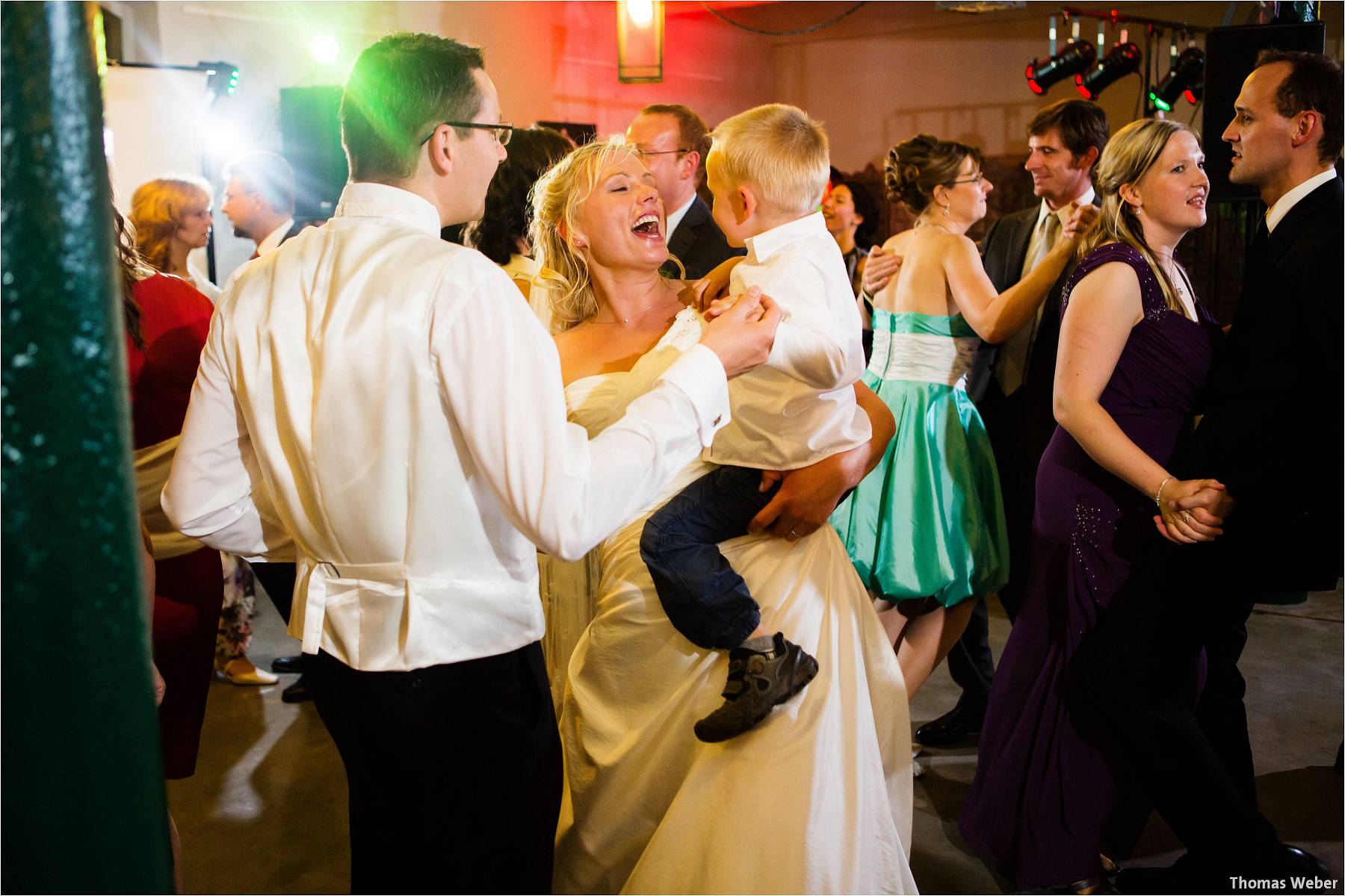 Hochzeitsfotograf Oldenburg: Hochzeit in der Keramikscheune Spickendorf in Halle an der Saale (46)