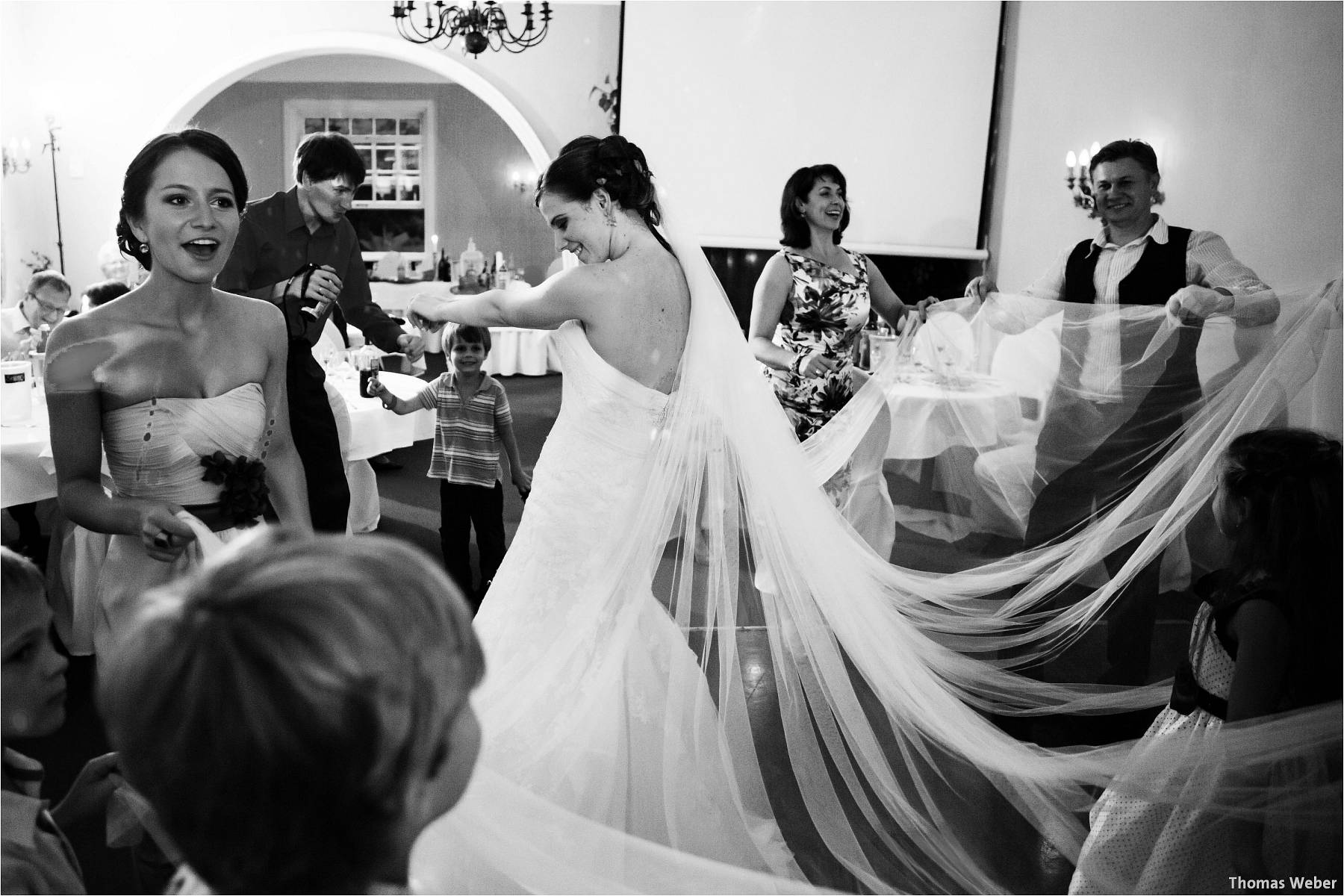 Hochzeitsfotograf Oldenburg: Russische Hochzeit im Standesamt am Pferdemarkt und Hochzeitsfeier im Landhaus Etzhorn (28)