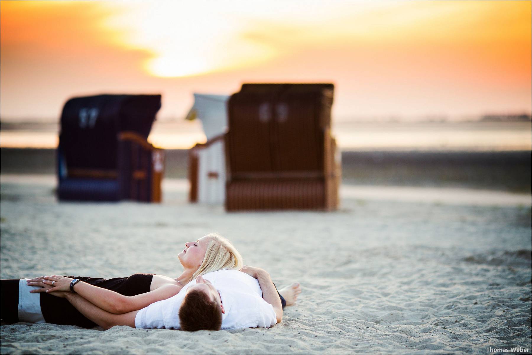 Hochzeitsfotograf Oldenburg: Engagement-Verlobungs-Paarfotos am Strand von Dangast/Varel an der Nordsee (8)