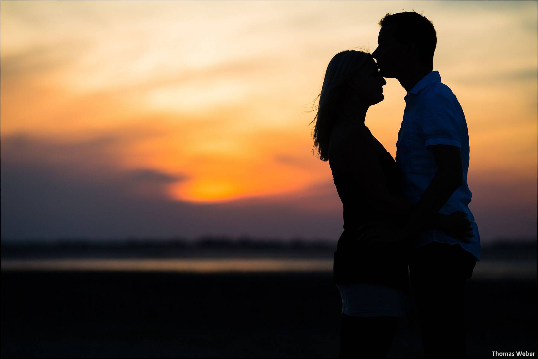 Hochzeitsfotograf Oldenburg: Engagement-Verlobungs-Paarfotos am Strand von Dangast/Varel an der Nordsee (9)