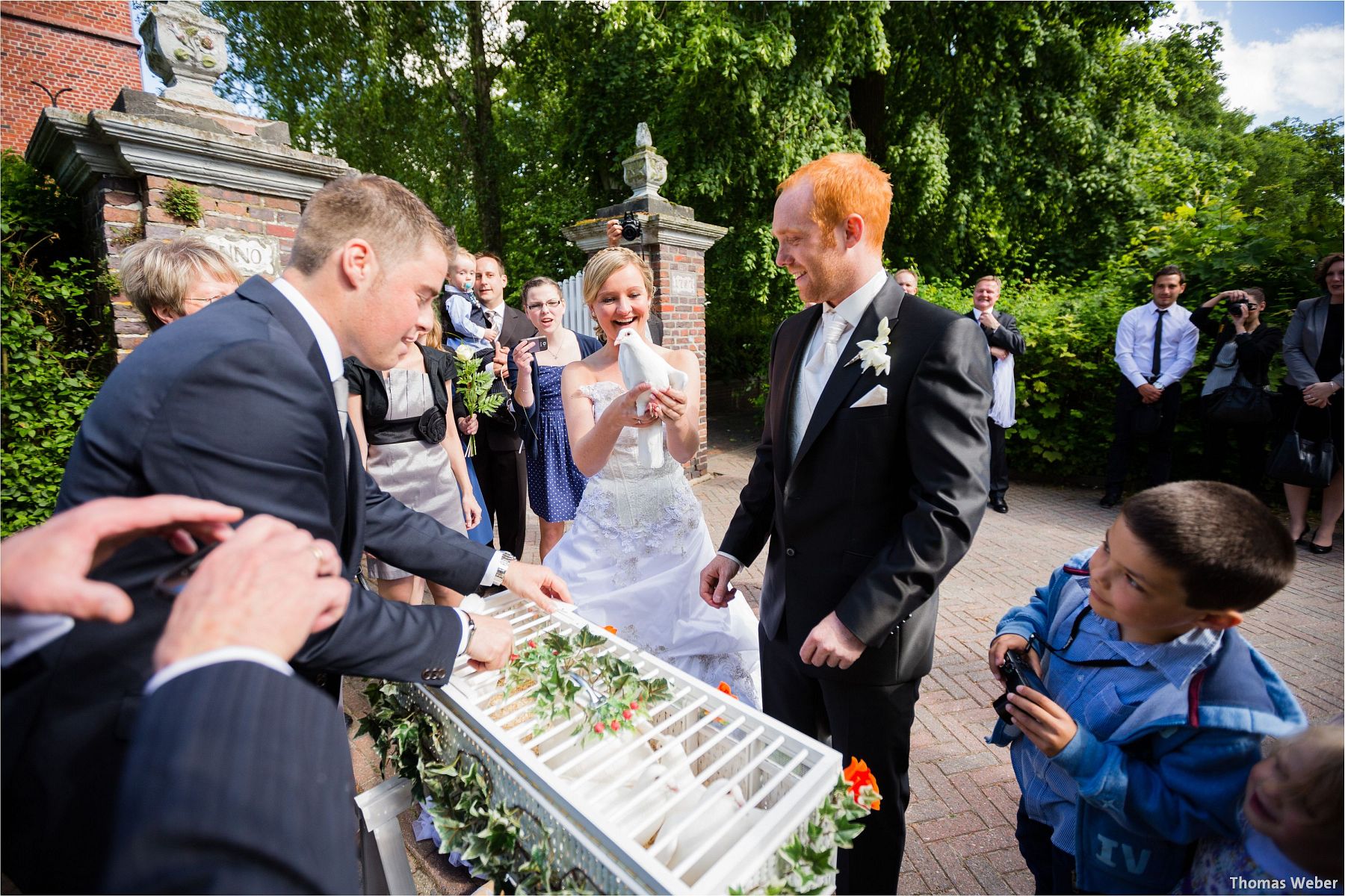 Hochzeitsfotograf Papenburg: Standesamtliche Trauung auf der Burg Kniphausen und Feier im Le Patron am Meer (52)