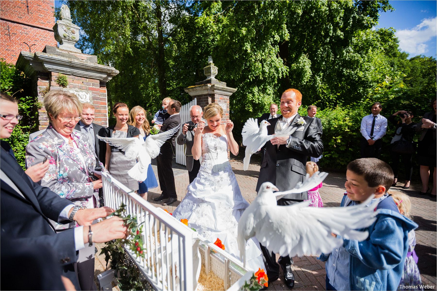 Hochzeitsfotograf Papenburg: Standesamtliche Trauung auf der Burg Kniphausen und Feier im Le Patron am Meer (53)