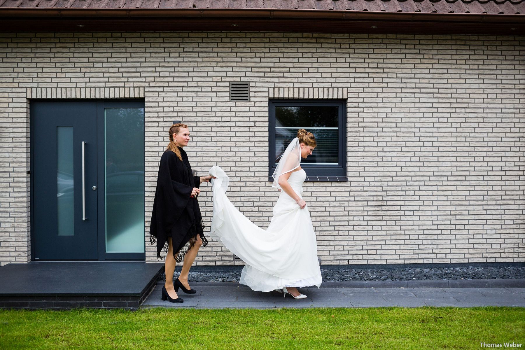 Hochzeitsfotograf Rastede: Kirchliche Trauung in der St. Ulrichs Kirche Rastede und Hochzeitsfeier in der Eventscheune St Georg Rastede mit dem Catering von Michael Niebuhr aus Oldenburg (13)