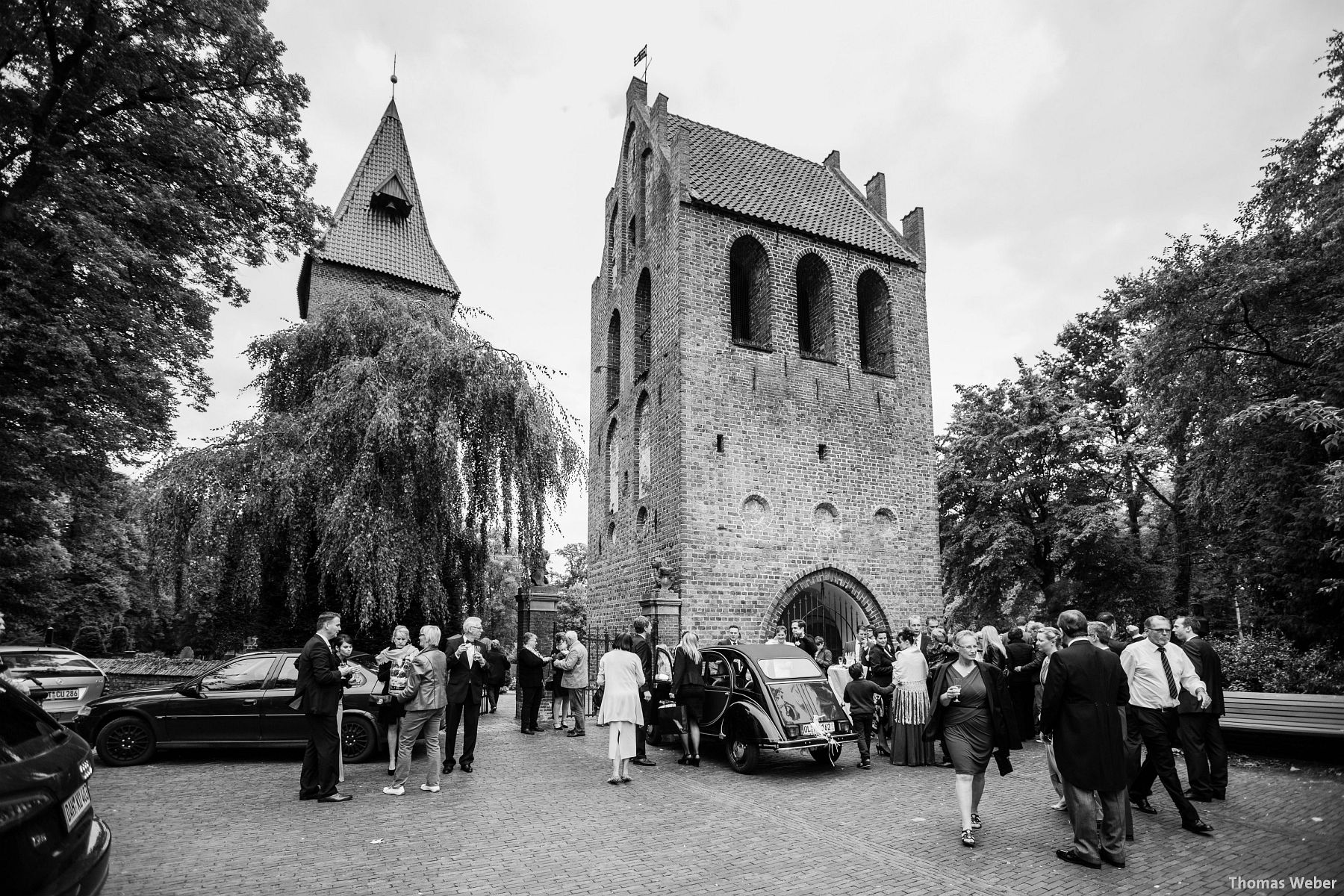 Hochzeitsfotograf Rastede: Kirchliche Trauung in der St. Ulrichs Kirche Rastede und Hochzeitsfeier in der Eventscheune St Georg Rastede mit dem Catering von Michael Niebuhr aus Oldenburg (33)