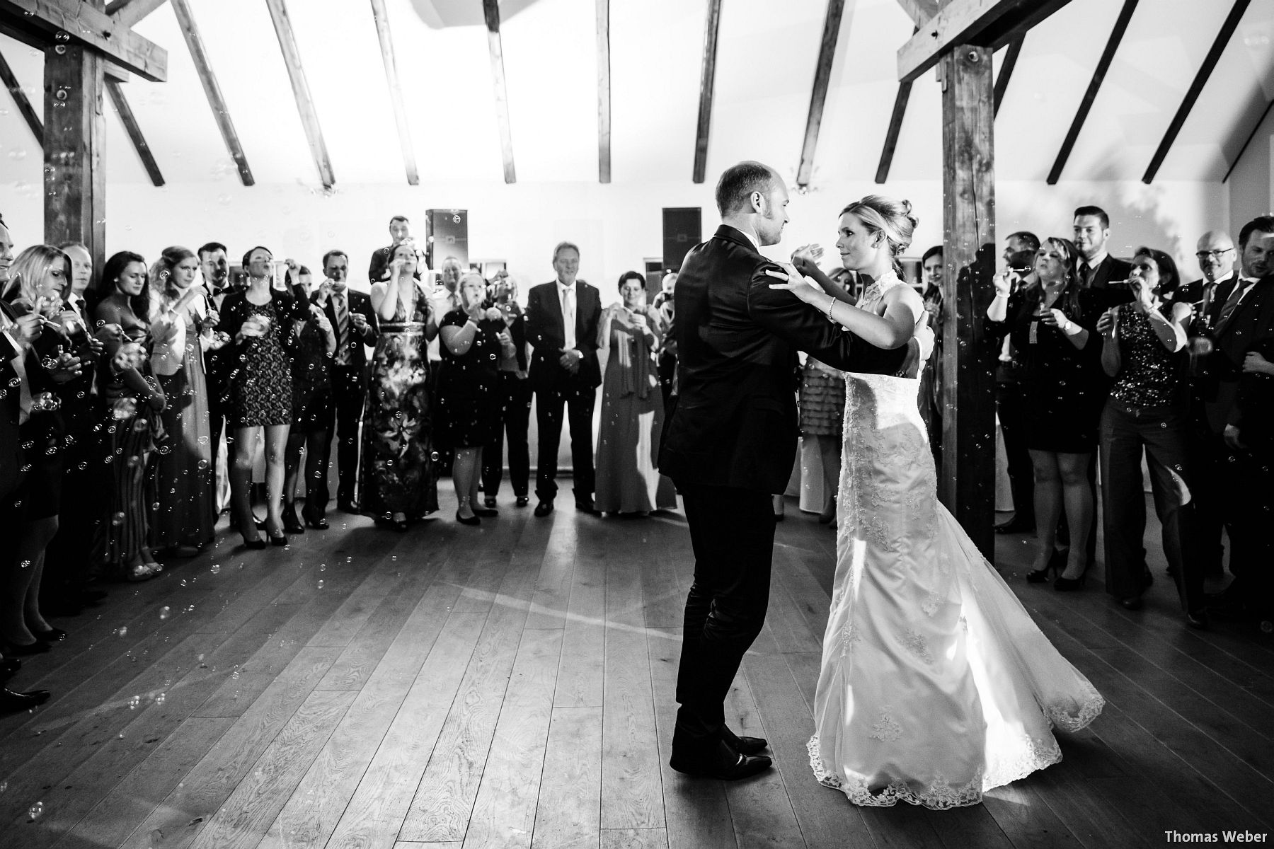 Hochzeitsfotograf Oldenburg: Hochzeit in der Eventscheune St. Georg in Rastede (79)