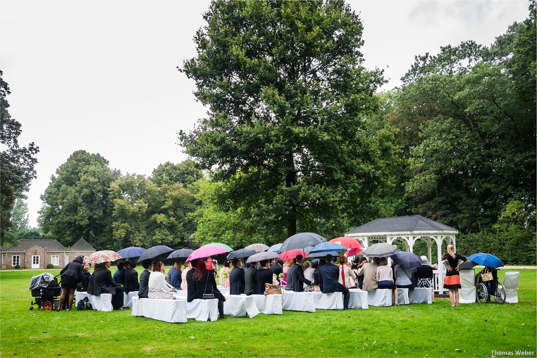 Hochzeitsfotograf Thomas Weber für eine freie Trauung und Hochzeitsfeier in der Schlossruine Hertefeld in Weeze