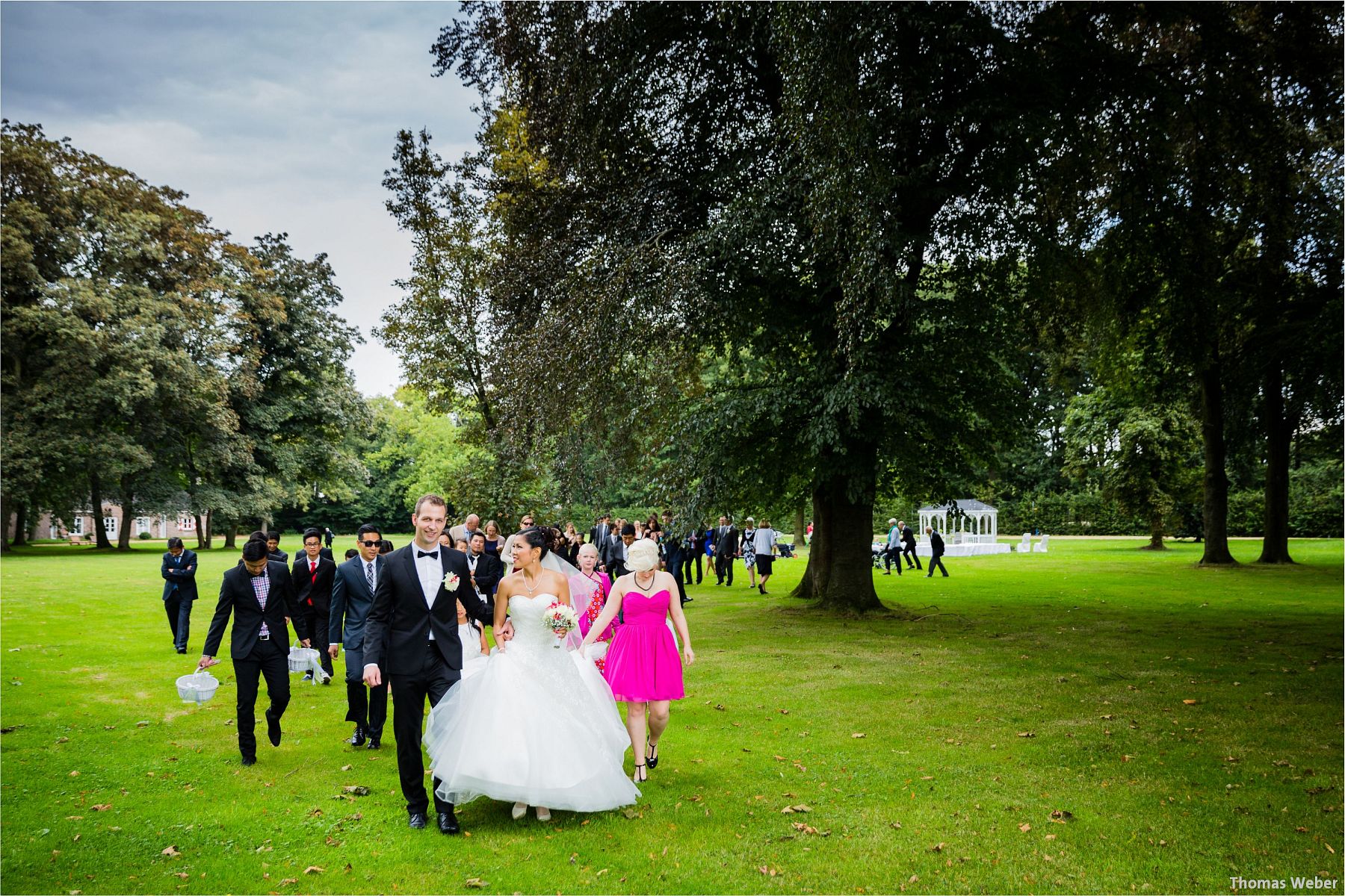 Hochzeitsfotograf Thomas Weber für eine freie Trauung und Hochzeitsfeier in der Schlossruine Hertefeld in Weeze