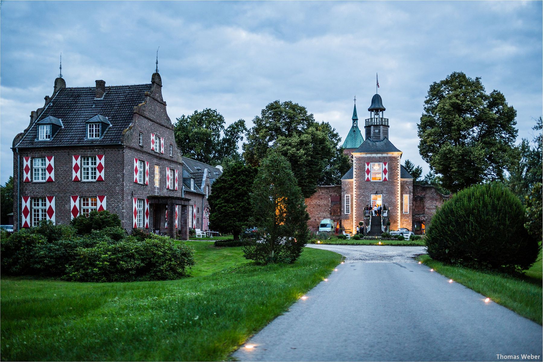 Hochzeitsfotograf Thomas Weber für eine freie Trauung und Hochzeitsfeier in der Schlossruine Hertefeld in Weeze