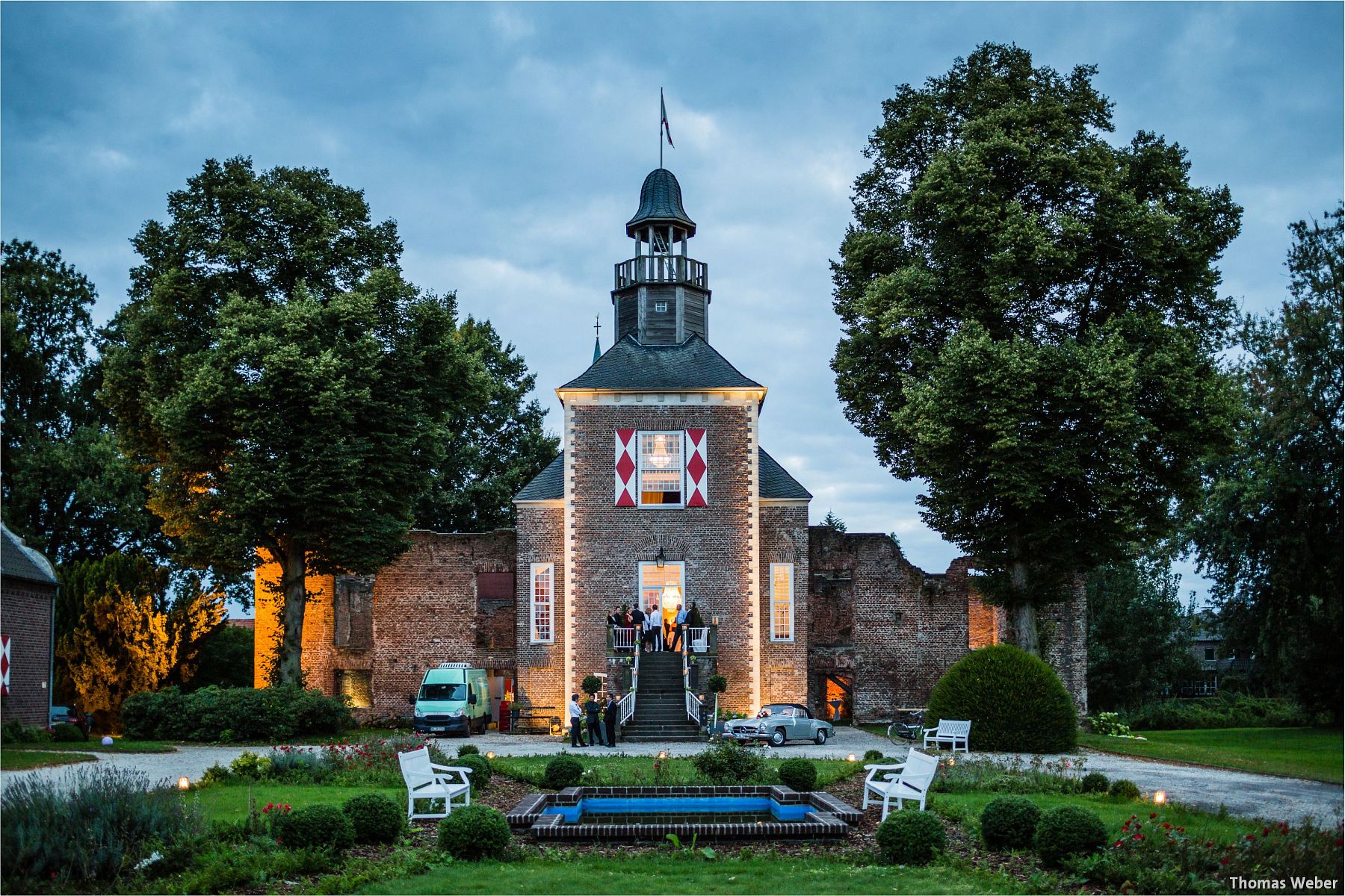 Hochzeitsfotograf Thomas Weber für eine freie Trauung und Hochzeitsfeier in der Schlossruine Hertefeld in Weeze