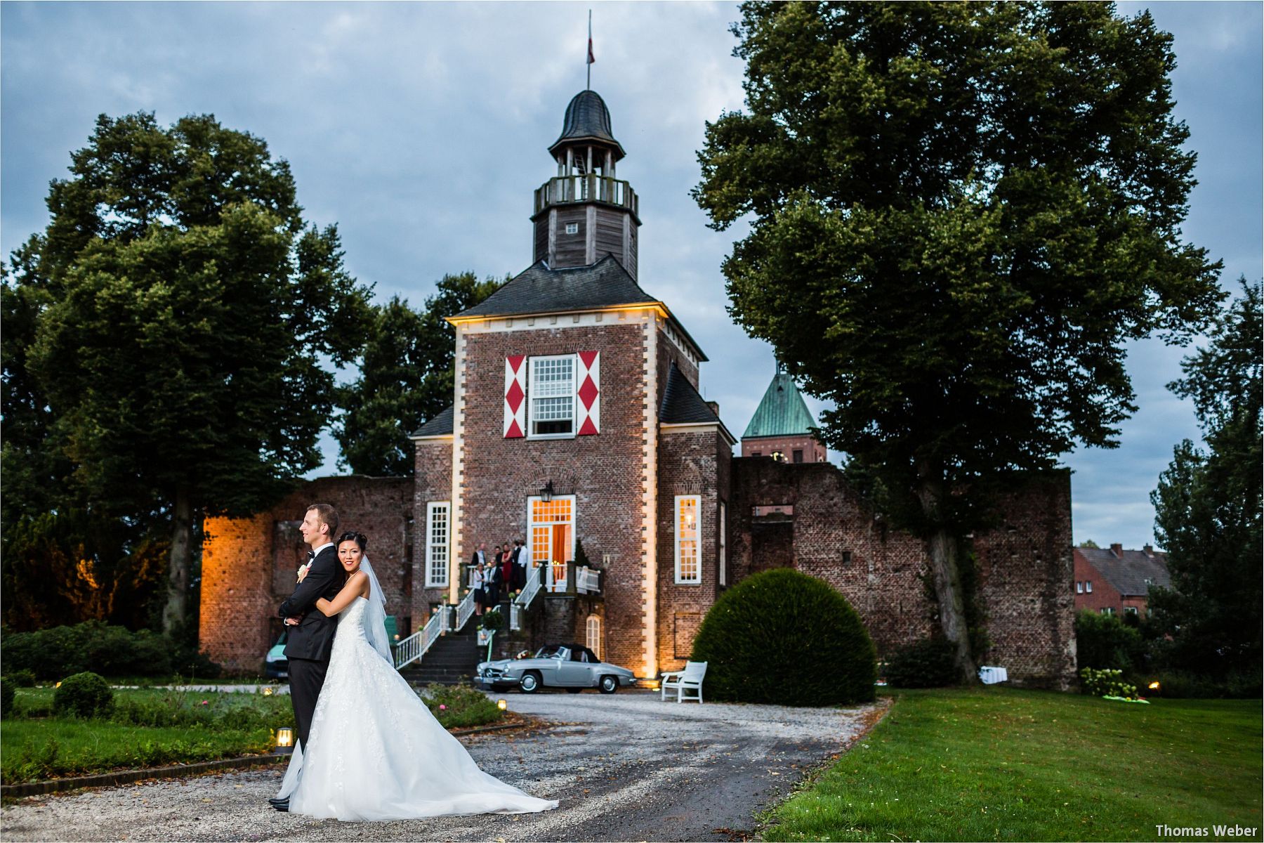 Hochzeitsfotograf Thomas Weber für eine freie Trauung und Hochzeitsfeier in der Schlossruine Hertefeld in Weeze