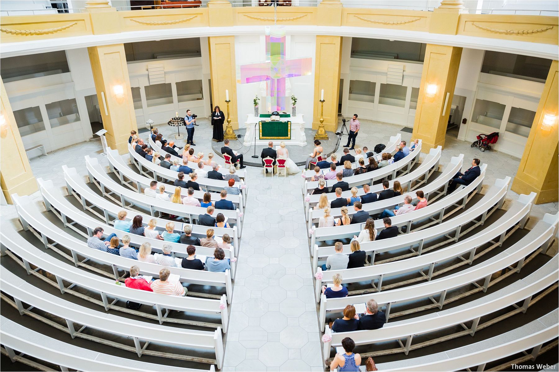 Hochzeitsfotograf Thomas Weber aus Oldenburg: Hochzeitsreportage und Hochzeitsfotos der standesamtlichen Trauung im Schloss Oldenburg, kirchlichen Hochzeit in der Lambertikirche Oldenburg und Hochzeitsfeier auf dem Gut Horn Gristede