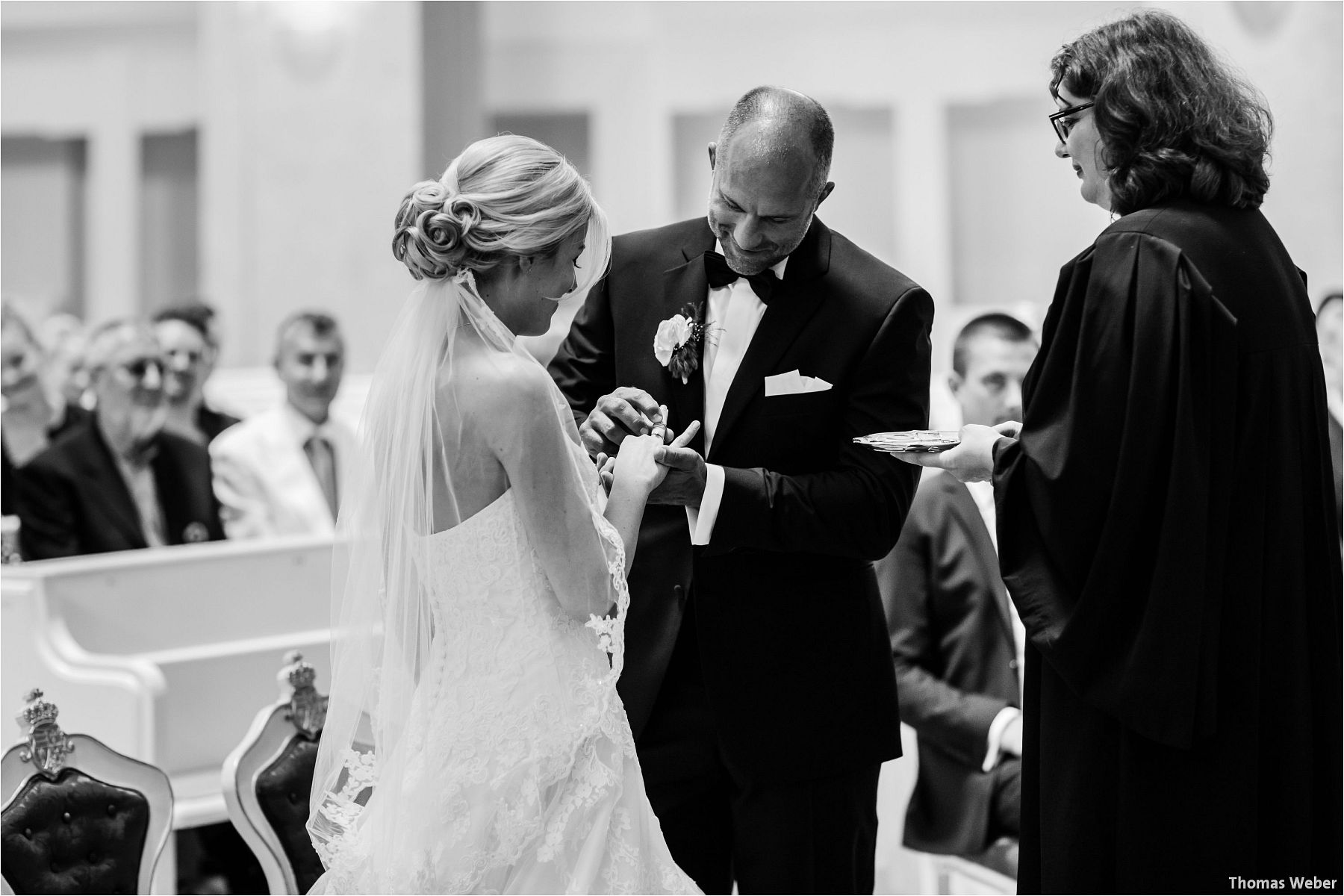 Hochzeitsfotograf Thomas Weber aus Oldenburg: Hochzeitsreportage und Hochzeitsfotos der standesamtlichen Trauung im Schloss Oldenburg, kirchlichen Hochzeit in der Lambertikirche Oldenburg und Hochzeitsfeier auf dem Gut Horn Gristede