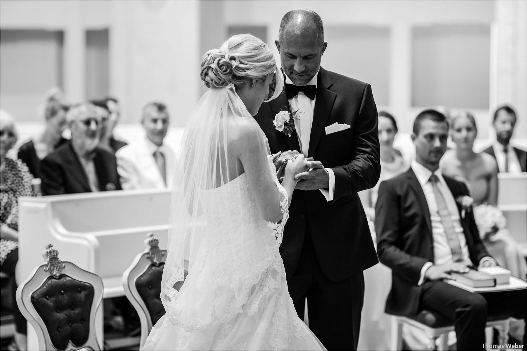 Hochzeitsfotograf Thomas Weber aus Oldenburg: Hochzeitsreportage und Hochzeitsfotos der standesamtlichen Trauung im Schloss Oldenburg, kirchlichen Hochzeit in der Lambertikirche Oldenburg und Hochzeitsfeier auf dem Gut Horn Gristede