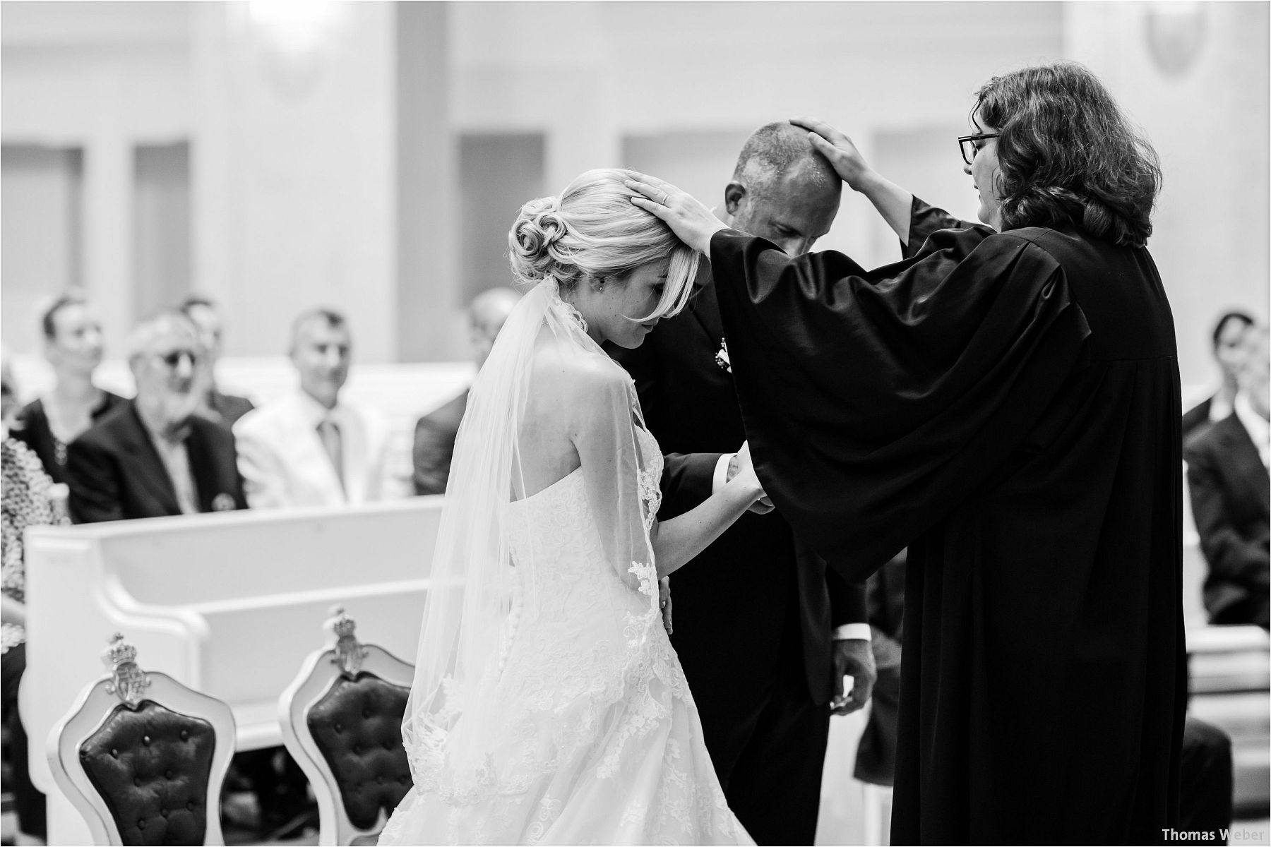 Hochzeitsfotograf Thomas Weber aus Oldenburg: Hochzeitsreportage und Hochzeitsfotos der standesamtlichen Trauung im Schloss Oldenburg, kirchlichen Hochzeit in der Lambertikirche Oldenburg und Hochzeitsfeier auf dem Gut Horn Gristede