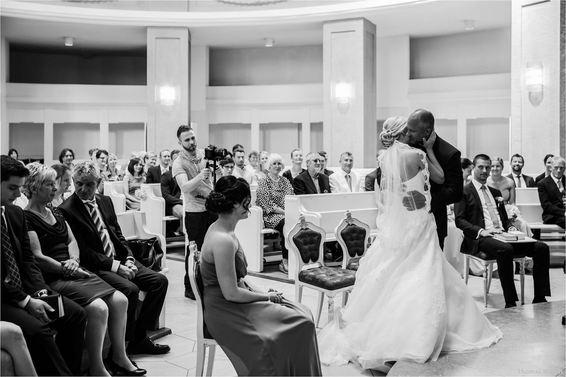 Hochzeitsfotograf Thomas Weber aus Oldenburg: Hochzeitsreportage und Hochzeitsfotos der standesamtlichen Trauung im Schloss Oldenburg, kirchlichen Hochzeit in der Lambertikirche Oldenburg und Hochzeitsfeier auf dem Gut Horn Gristede