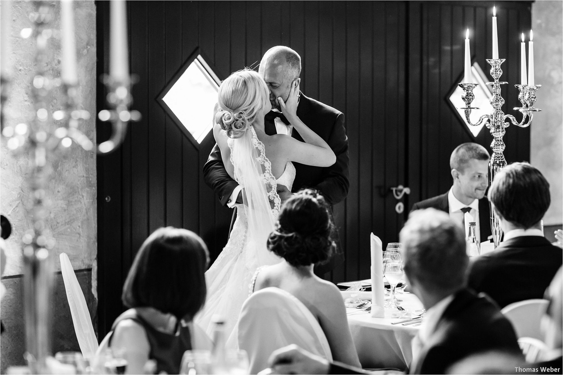 Hochzeitsfotograf Thomas Weber aus Oldenburg: Hochzeitsreportage und Hochzeitsfotos der standesamtlichen Trauung im Schloss Oldenburg, kirchlichen Hochzeit in der Lambertikirche Oldenburg und Hochzeitsfeier auf dem Gut Horn Gristede