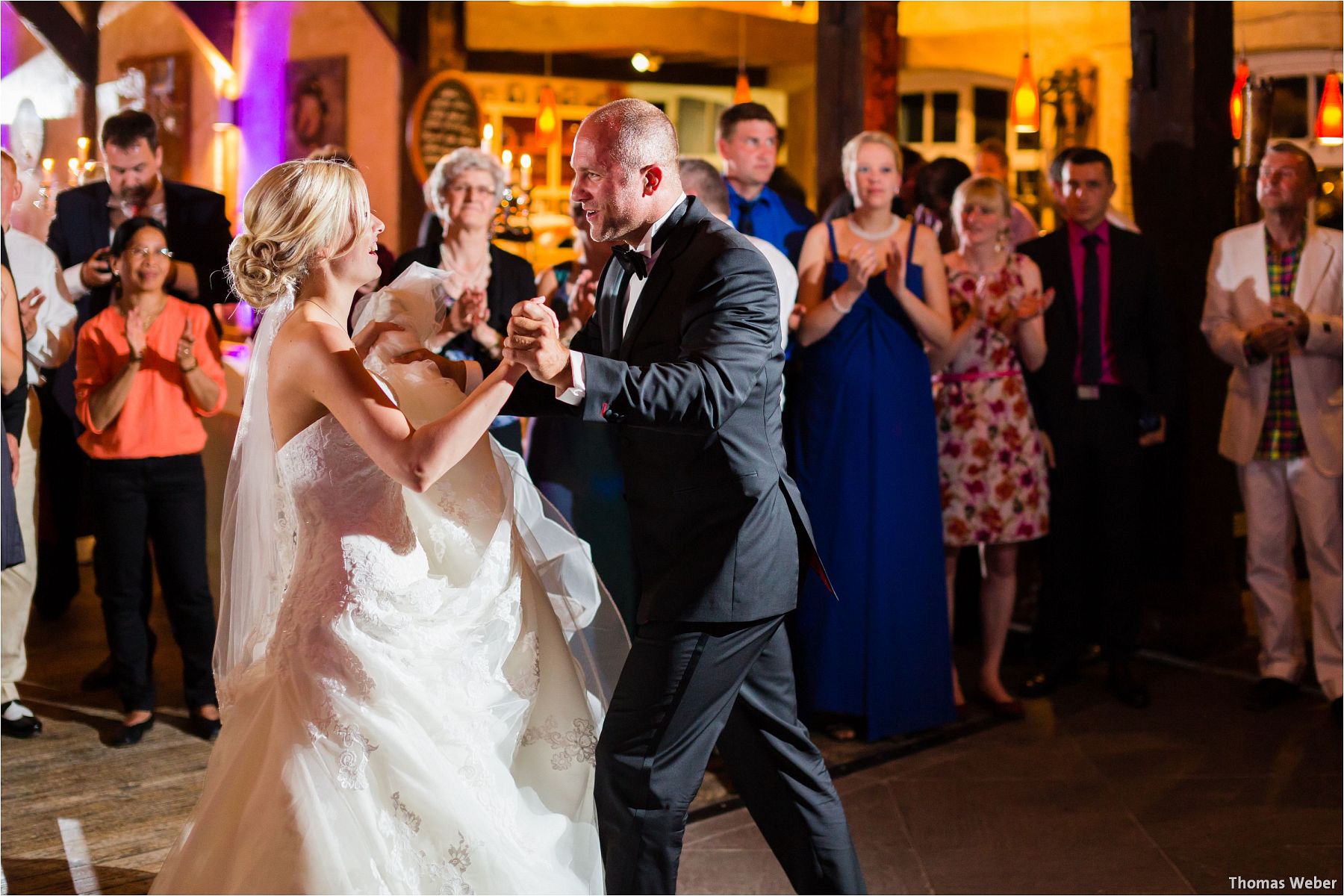 Hochzeitsfotograf Thomas Weber aus Oldenburg: Hochzeitsreportage und Hochzeitsfotos der standesamtlichen Trauung im Schloss Oldenburg, kirchlichen Hochzeit in der Lambertikirche Oldenburg und Hochzeitsfeier auf dem Gut Horn Gristede