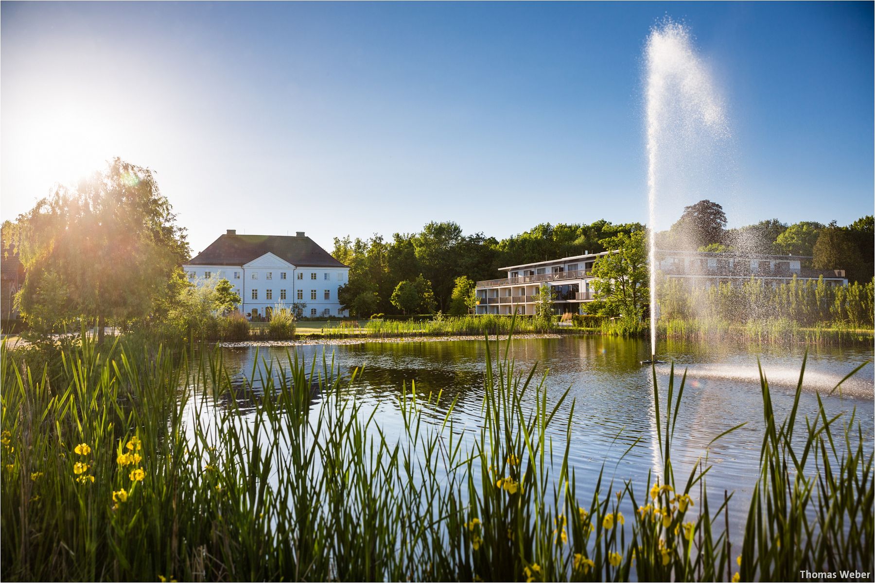 Hochzeitsfotograf Thomas Weber aus Oldenburg: Wunderschöne Hochzeit auf Schlossgut Groß Schwansee an der Ostsee