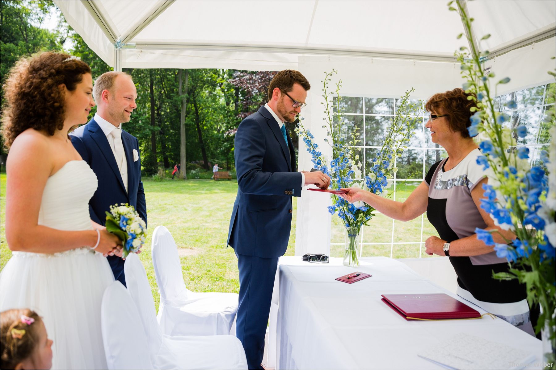 Hochzeitsfotograf Thomas Weber aus Oldenburg: Wunderschöne Hochzeit auf Schlossgut Groß Schwansee an der Ostsee