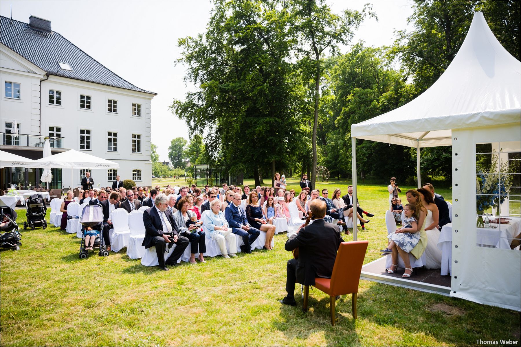 Hochzeitsfotograf Thomas Weber aus Oldenburg: Wunderschöne Hochzeit auf Schlossgut Groß Schwansee an der Ostsee