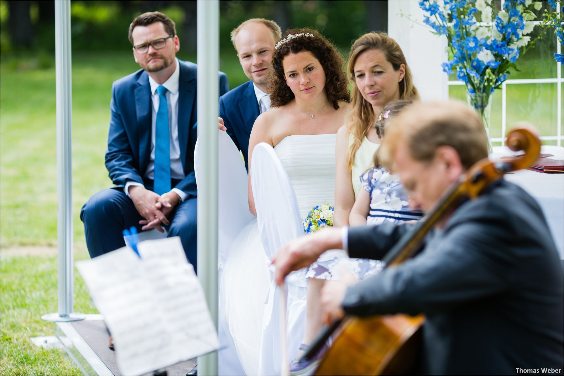 Hochzeitsfotograf Thomas Weber aus Oldenburg: Wunderschöne Hochzeit auf Schlossgut Groß Schwansee an der Ostsee