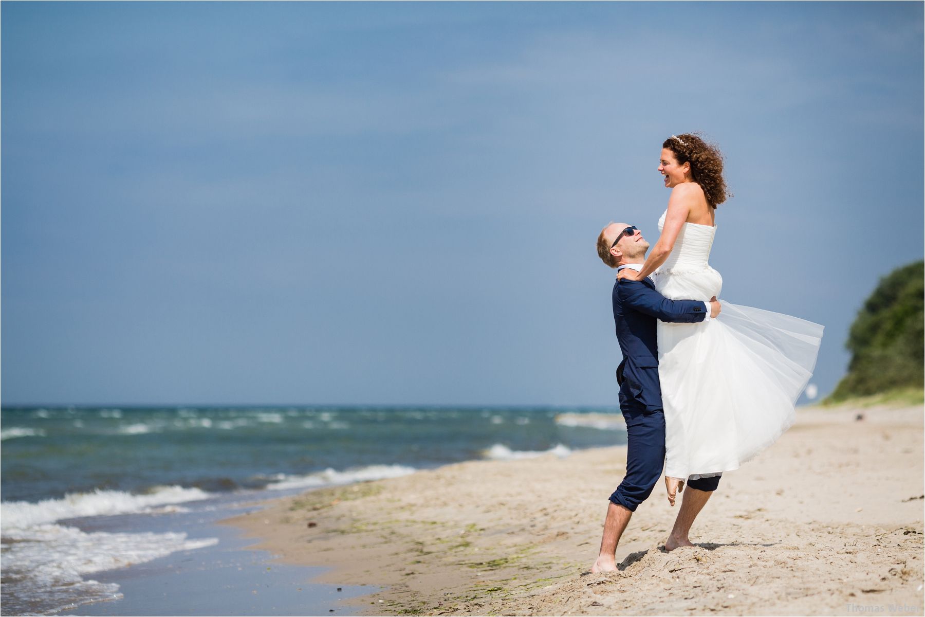 Hochzeitsfotograf Thomas Weber aus Oldenburg: Wunderschöne Hochzeit auf Schlossgut Groß Schwansee an der Ostsee