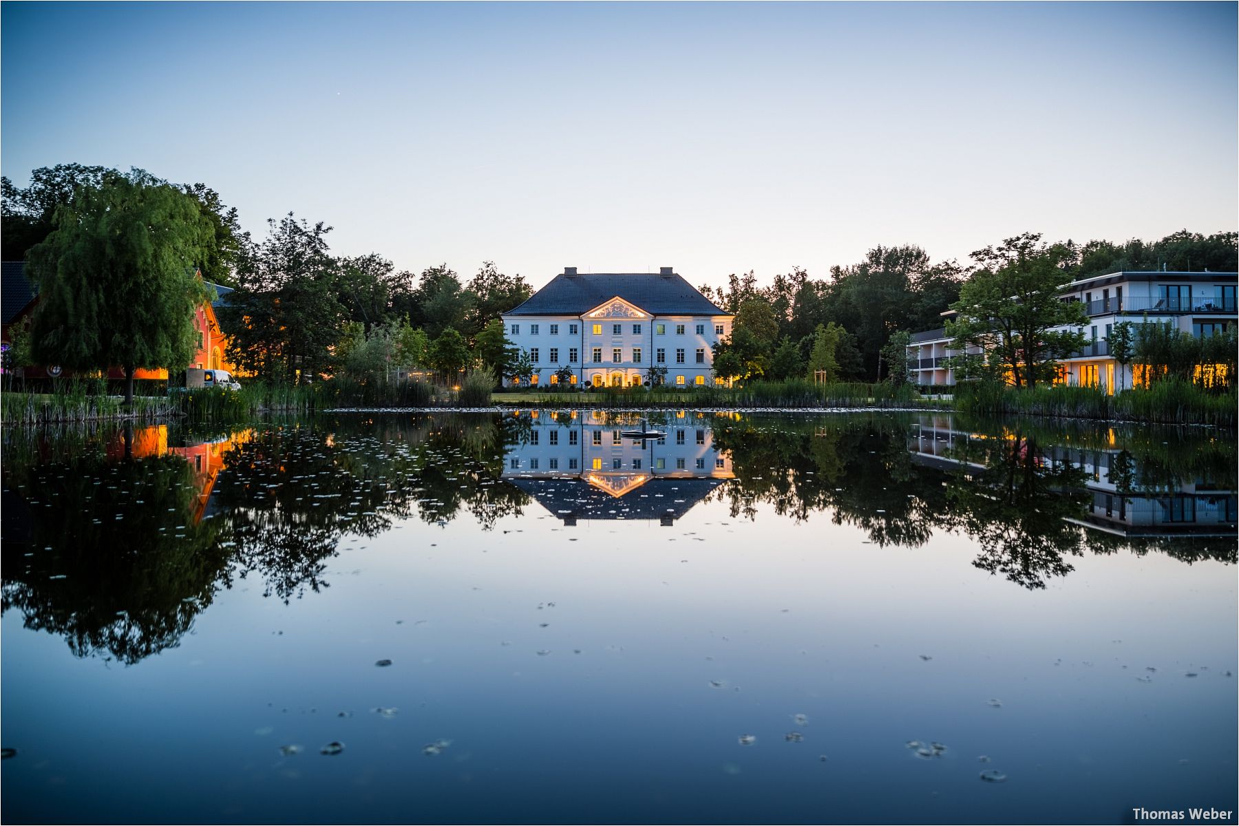 Hochzeitsfotograf Thomas Weber aus Oldenburg: Wunderschöne Hochzeit auf Schlossgut Groß Schwansee an der Ostsee