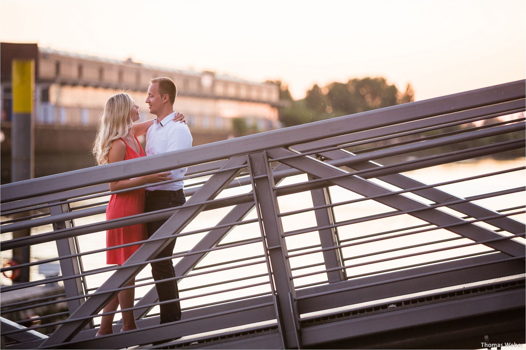 Hochzeitsfotograf Thomas Weber aus Oldenburg: Engagement-Fotos und Paarfotos eines angehenden Hochzeitspaares