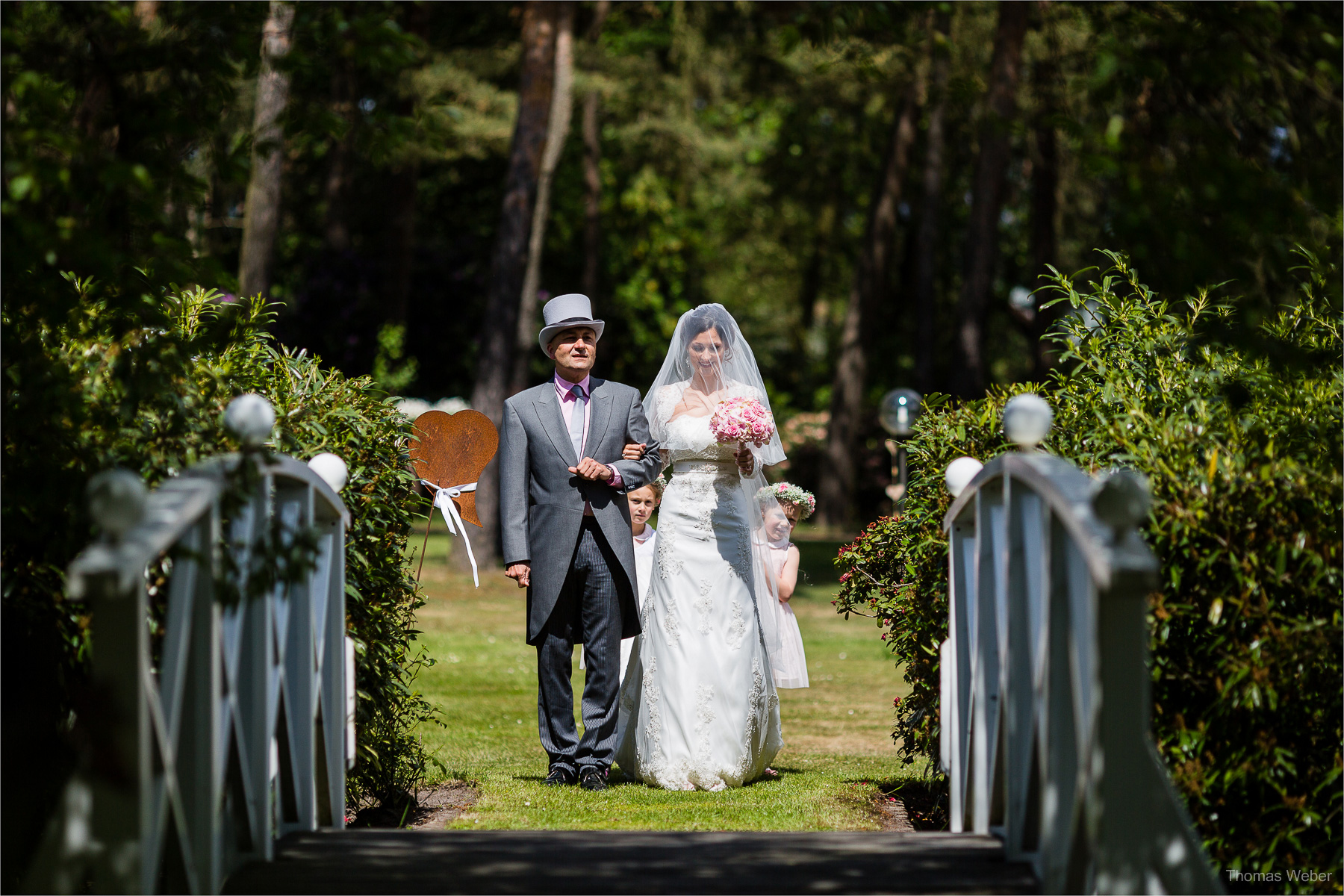 Hochzeit auf dem Gut Sandheide und Hochzeitsfeier in der Eventscheune St. Georg in Rastede, Hochzeitsfotograf Thomas Weber aus Oldenburg