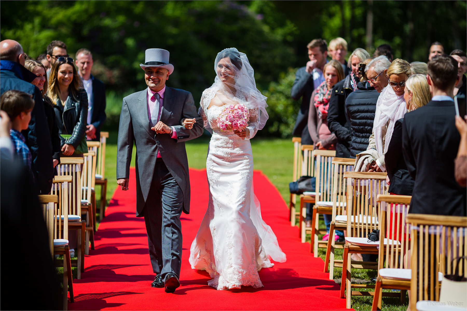 Hochzeit auf dem Gut Sandheide und Hochzeitsfeier in der Eventscheune St. Georg in Rastede, Hochzeitsfotograf Thomas Weber aus Oldenburg