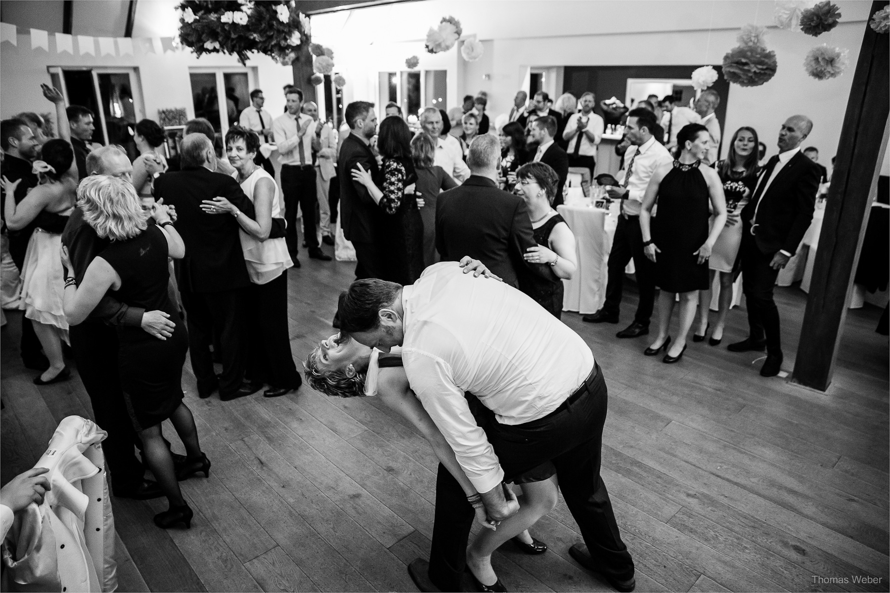 Hochzeit auf dem Gut Sandheide und Hochzeitsfeier in der Eventscheune St. Georg in Rastede, Hochzeitsfotograf Thomas Weber aus Oldenburg