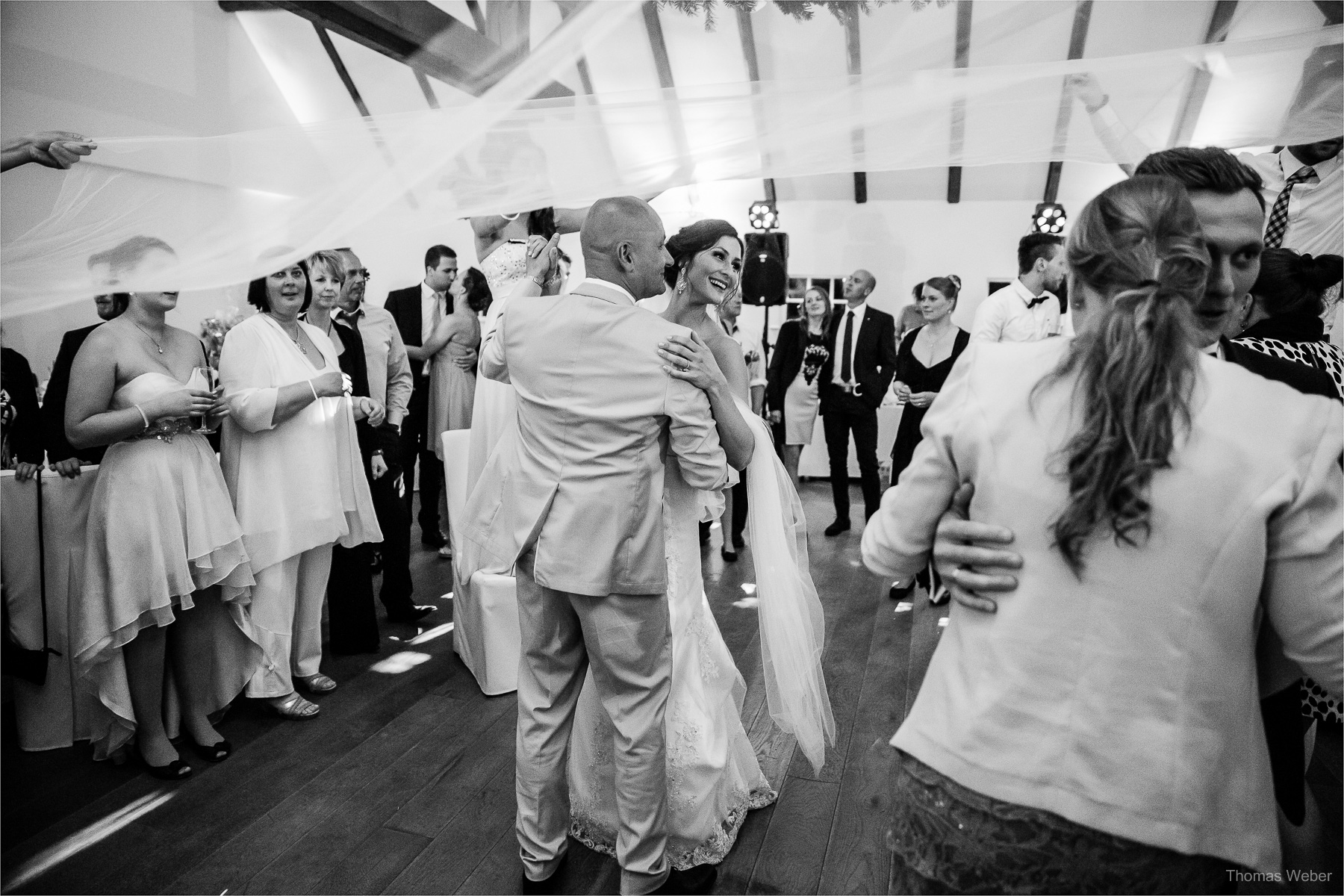 Hochzeit auf dem Gut Sandheide und Hochzeitsfeier in der Eventscheune St. Georg in Rastede, Hochzeitsfotograf Thomas Weber aus Oldenburg