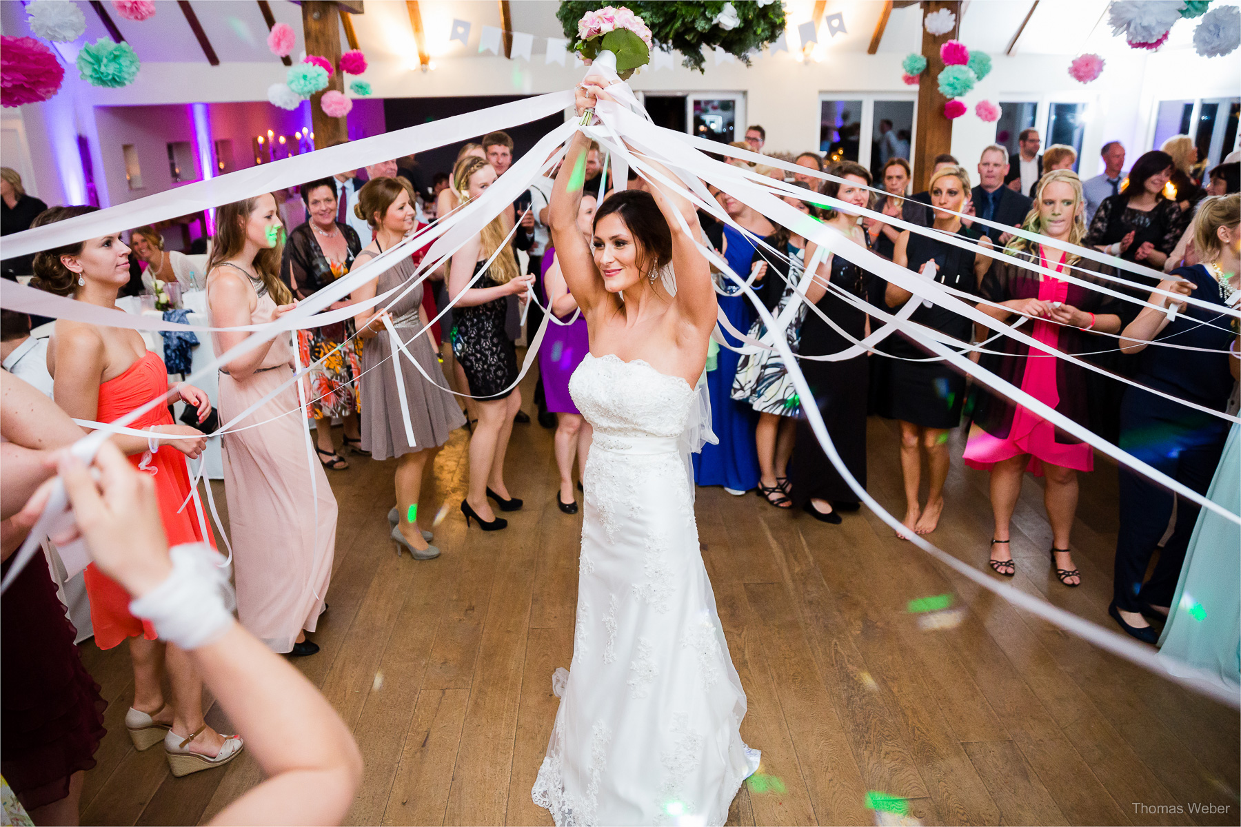 Hochzeit auf dem Gut Sandheide und Hochzeitsfeier in der Eventscheune St. Georg in Rastede, Hochzeitsfotograf Thomas Weber aus Oldenburg