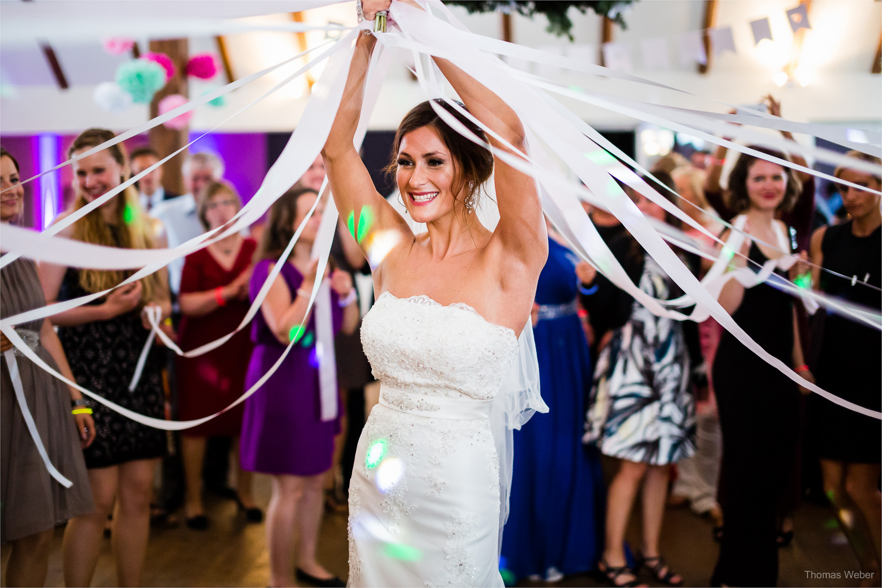 Hochzeit auf dem Gut Sandheide und Hochzeitsfeier in der Eventscheune St. Georg in Rastede, Hochzeitsfotograf Thomas Weber aus Oldenburg