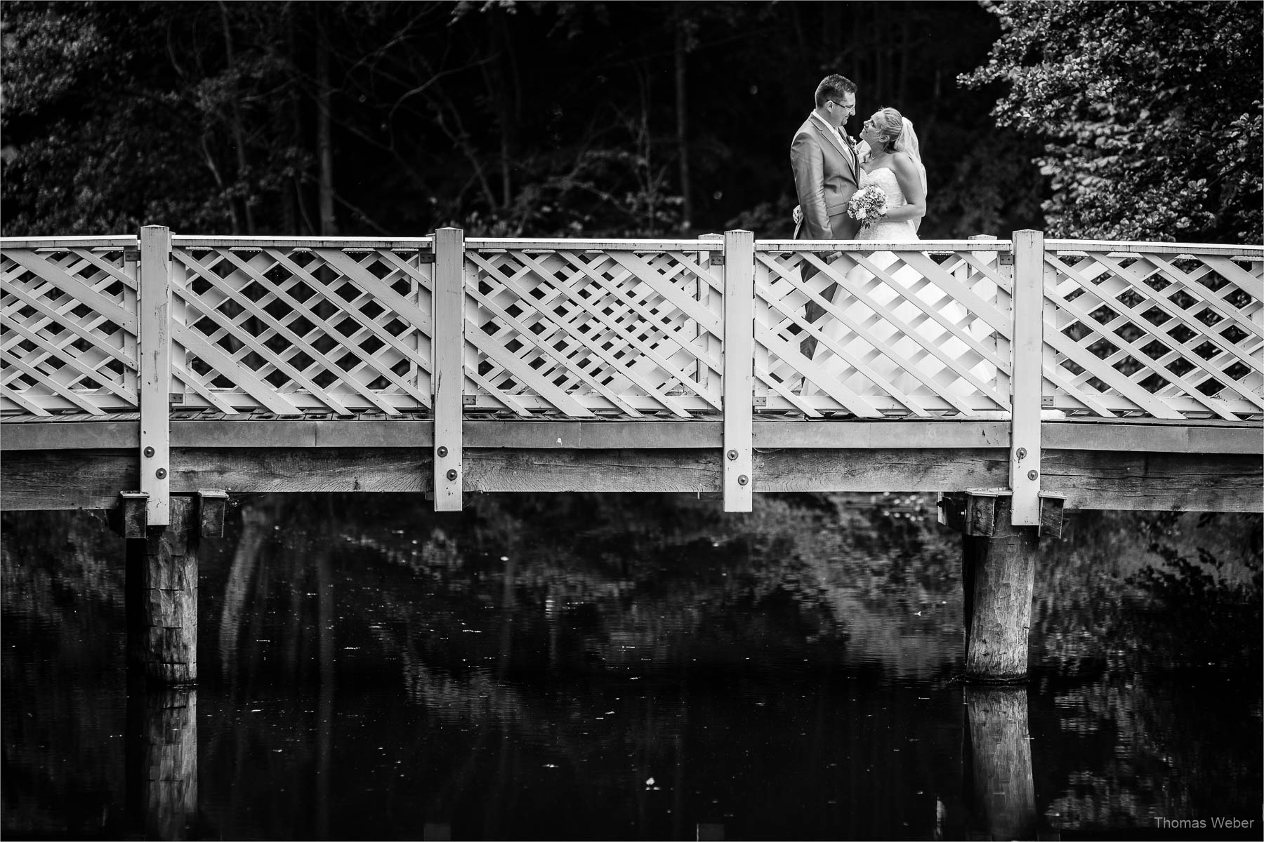 Hochzeitsfotograf bei einer Hochzeit auf Schloss Gamehl an der Ostsee: Hochzeitstorte und Hochzeitsfotos