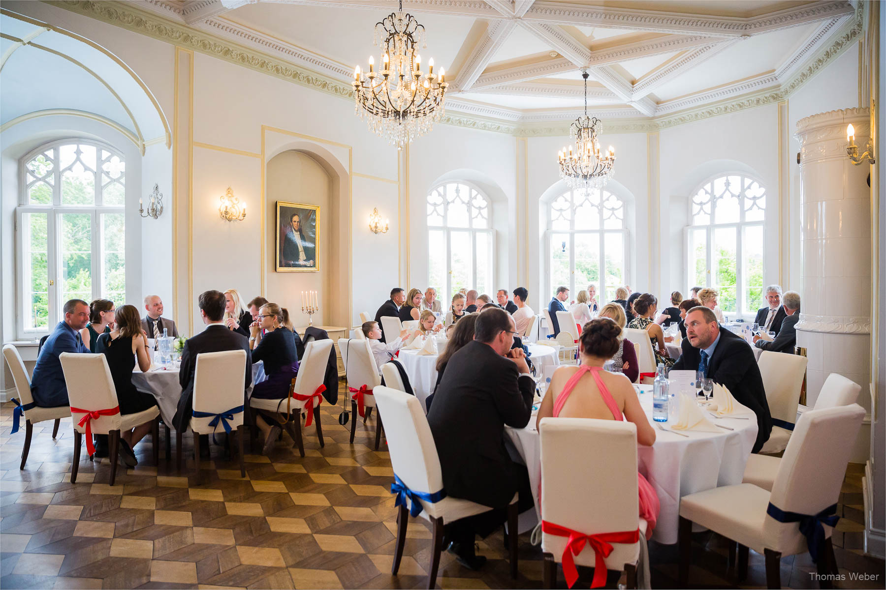 Hochzeitsfotograf bei einer Hochzeit auf Schloss Gamehl an der Ostsee: Hochzeitsessen und Hochzeitsfeier