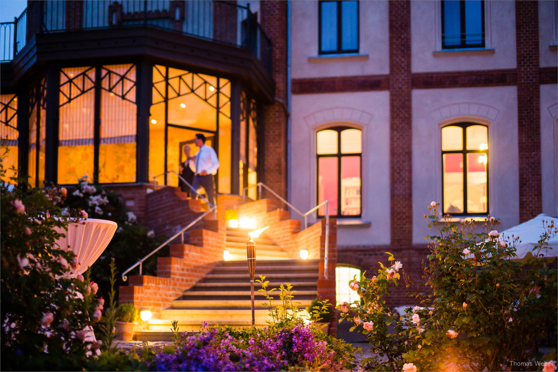 Hochzeitsfotograf bei einer Hochzeit auf Schloss Gamehl an der Ostsee: Hochzeitstanz und Party