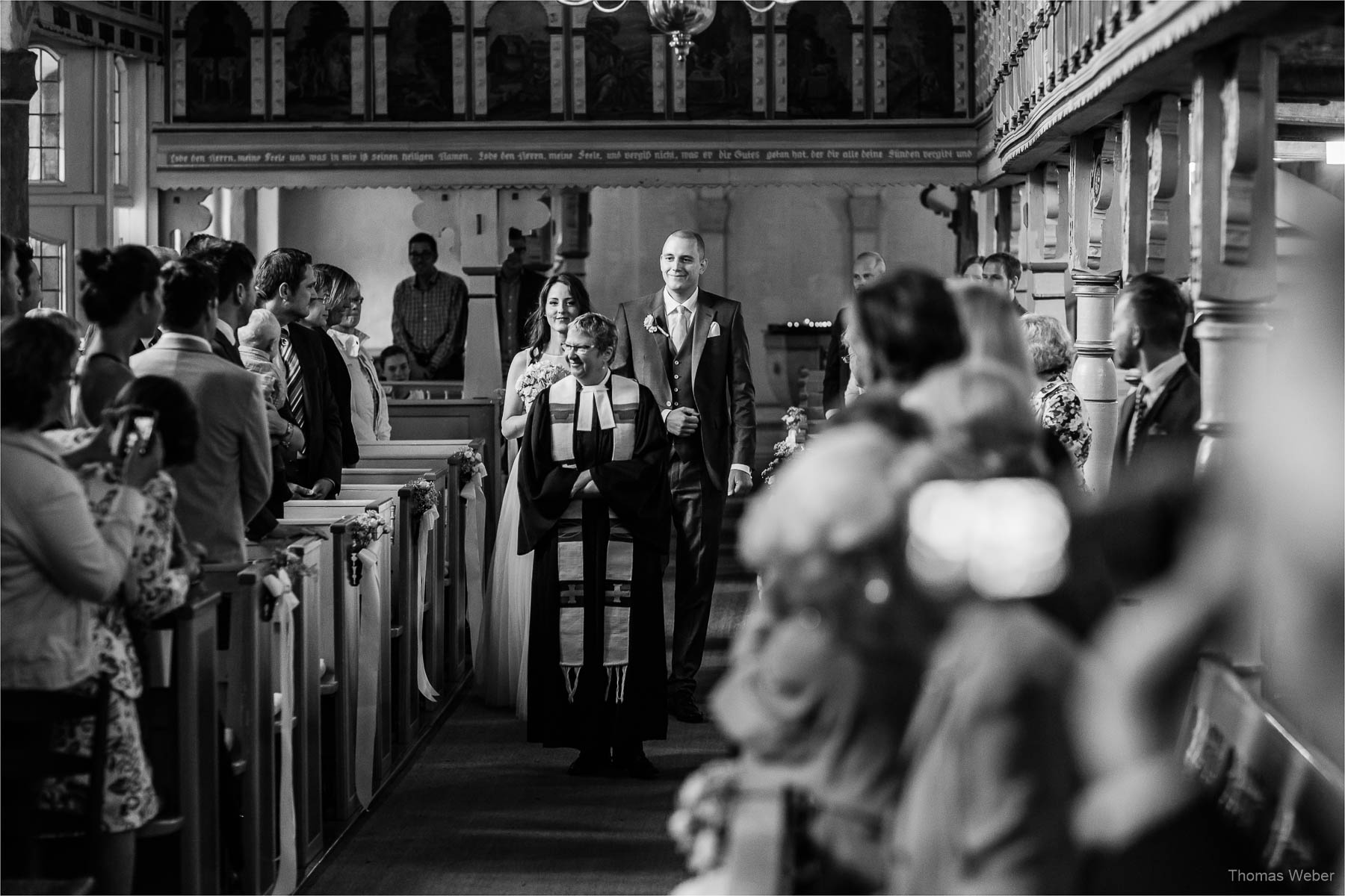 Kirchliche Trauung in der St.-Johannes-Kirche in Bad Zwischenahn, Hochzeitsfotograf Oldenburg, Thomas Weber