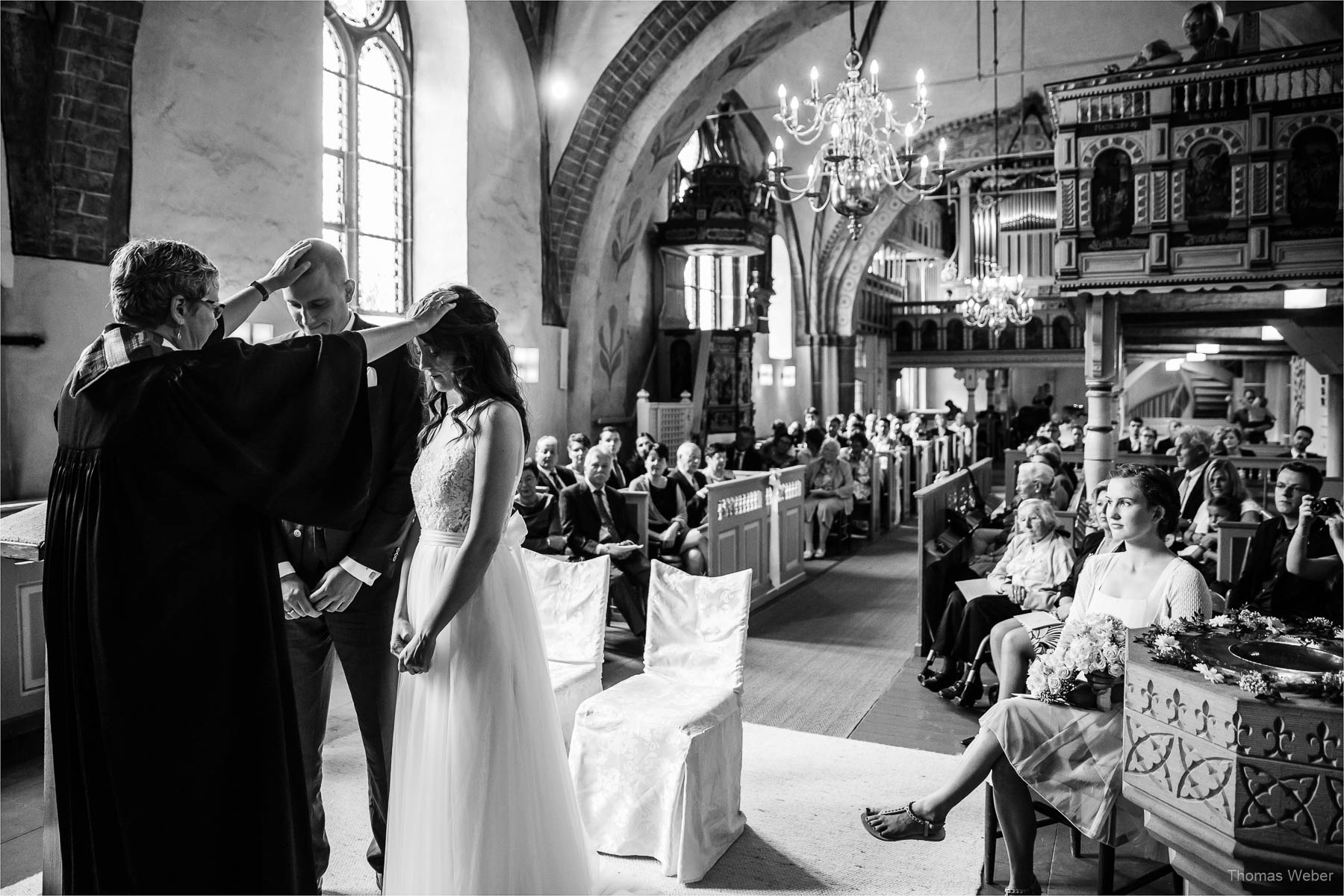 Kirchliche Trauung in der St.-Johannes-Kirche in Bad Zwischenahn, Hochzeitsfotograf Oldenburg, Thomas Weber