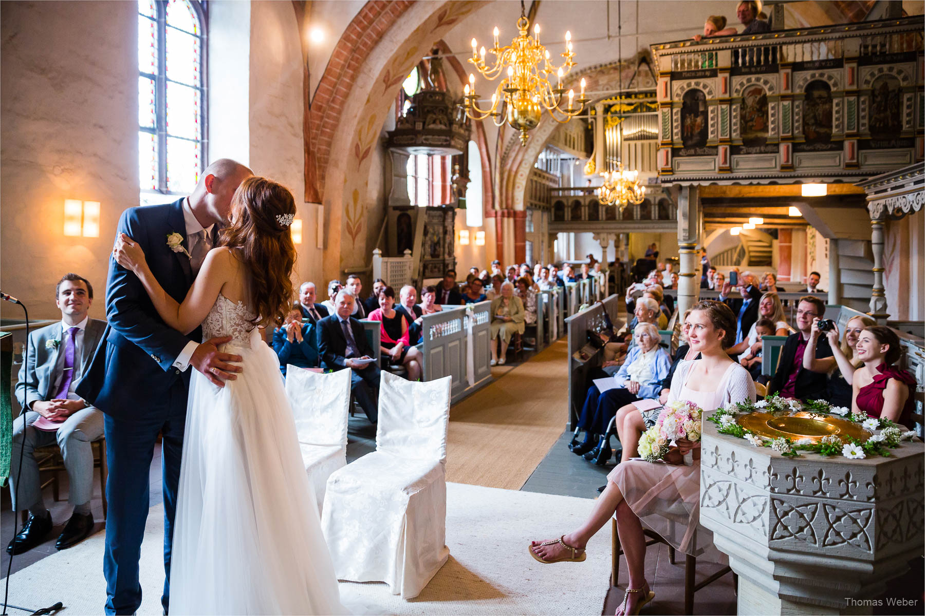 Kirchliche Trauung in der St.-Johannes-Kirche in Bad Zwischenahn, Hochzeitsfotograf Oldenburg, Thomas Weber