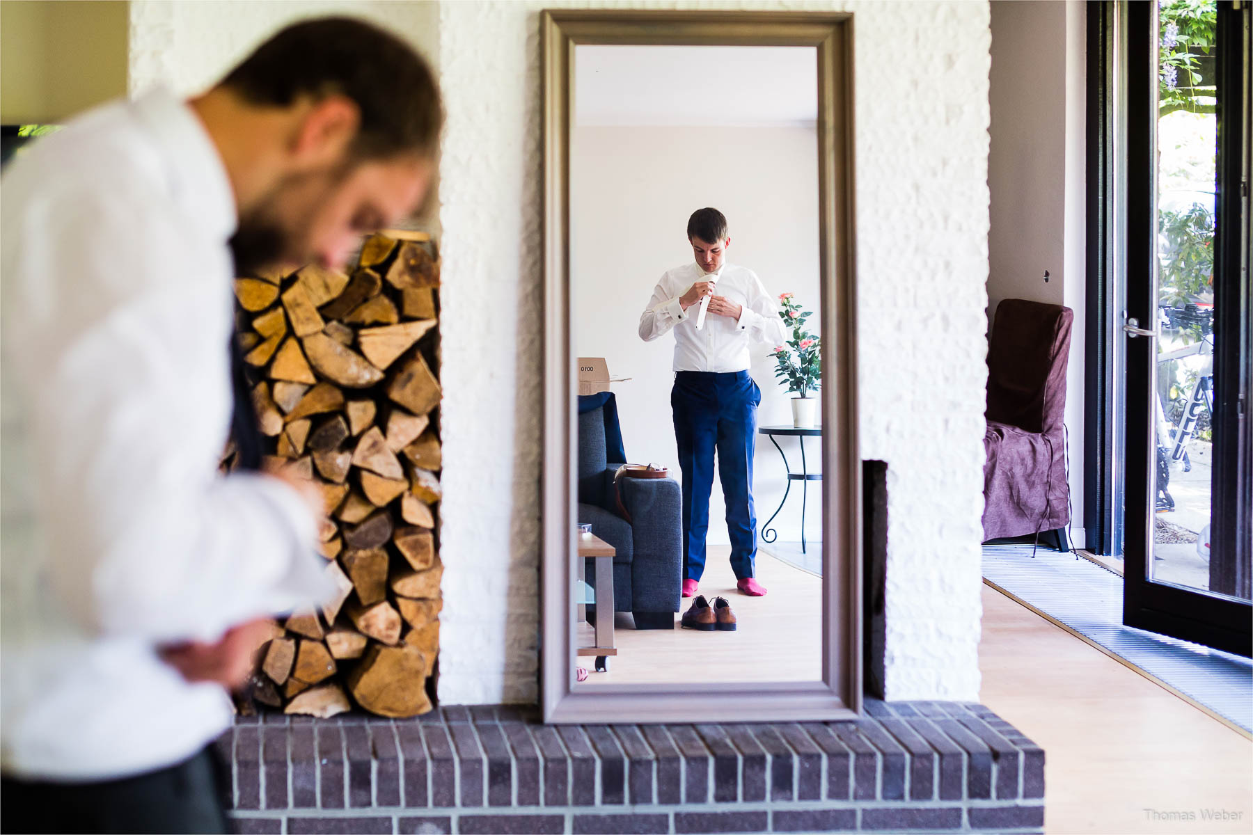 Vorbereitung des Bräutigams auf die Hochzeit, Hochzeitsfotograf Oldenburg, Thomas Weber