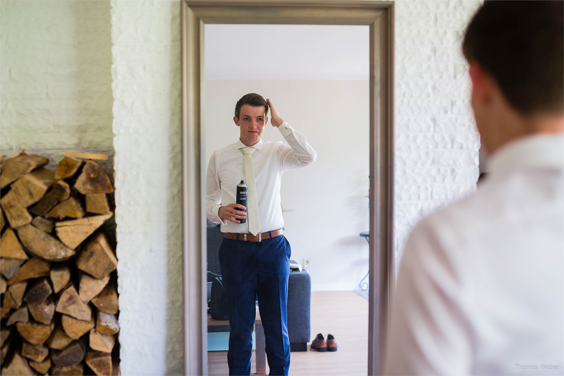 Vorbereitung des Bräutigams auf die Hochzeit, Hochzeitsfotograf Oldenburg, Thomas Weber